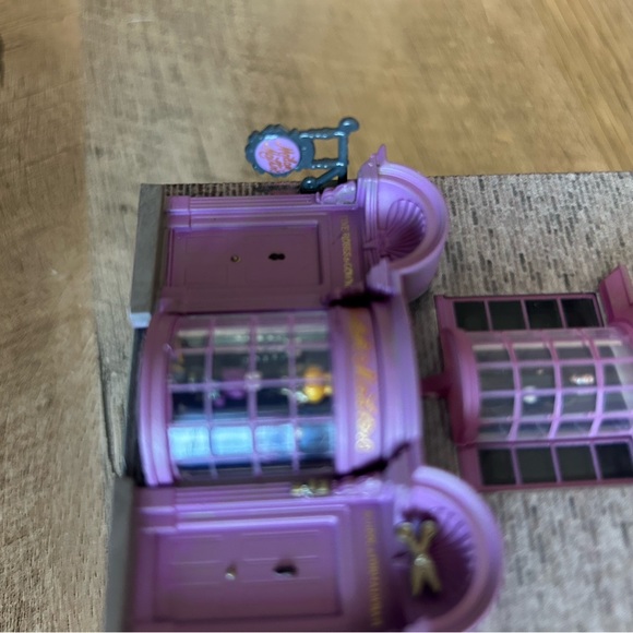 Hallmark  Madam Malkin's Robes For All Occasions -‎ Harry Potter Ornament 2024 - Picture 7 of 16